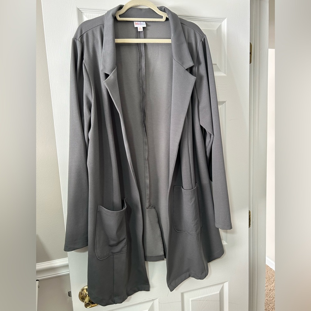 LuLaRoe 3X Gwen Gray Pocketed Blazer.